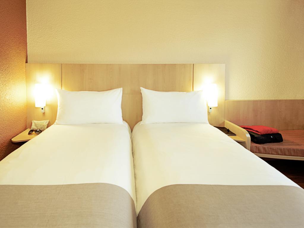 Ibis Jose Malhoa Hotel 2*